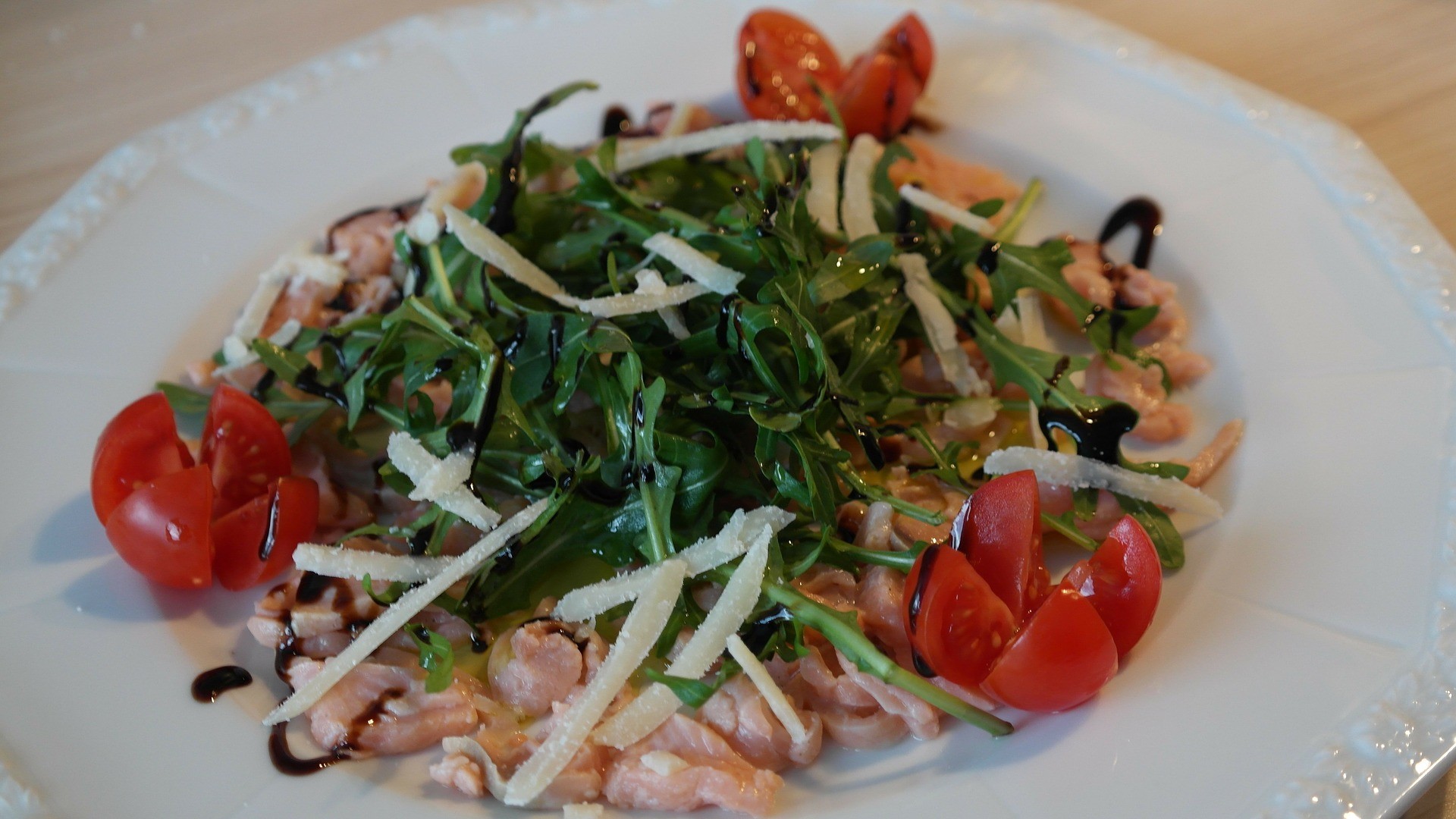 Salada de salmão (Foto: Pixabay)