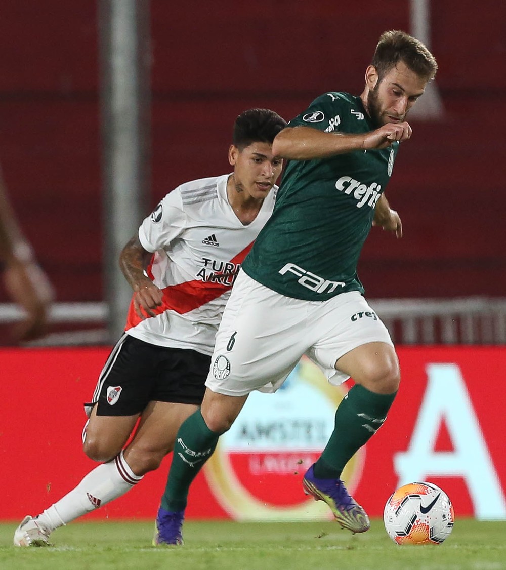 Escalado no aquecimento do Palmeiras, Empereur supera desconfiança e sai da Argentina sem cometer faltas