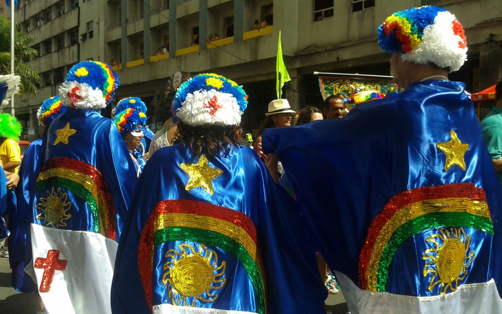 Bandeira de Pernambuco costuma ser ostentada com orgulho pela população (Foto: Moema França/G1)