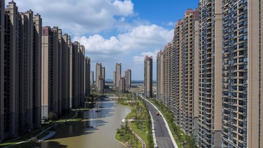 Centro de crise no mercado imobiliário chinês, Evergrande lança plano de reestruturação