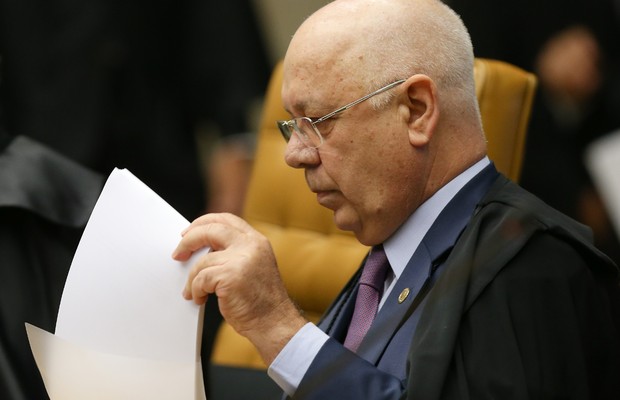 O ministro do Supremo Tribunal Federal (STF), Teori Zavascki, lê relatório em que pede afastamento de Eduardo Cunha (PMDB-RJ) da presidência da Câmara (Foto: Lula Marques/Agência PT)