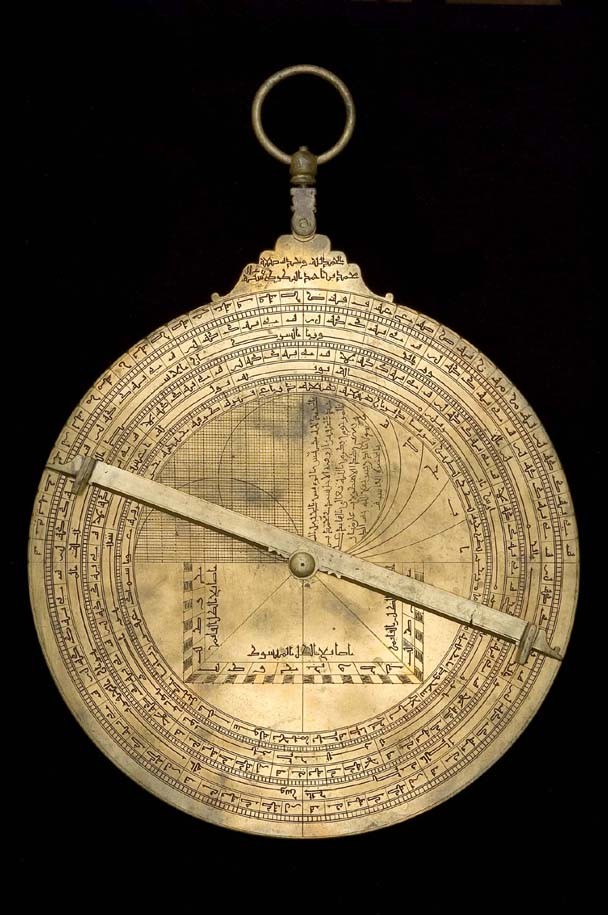 Astrolábio africano em exposição (online e offline) no Museu da História da Ciência, em Oxford (Foto: divulgação)