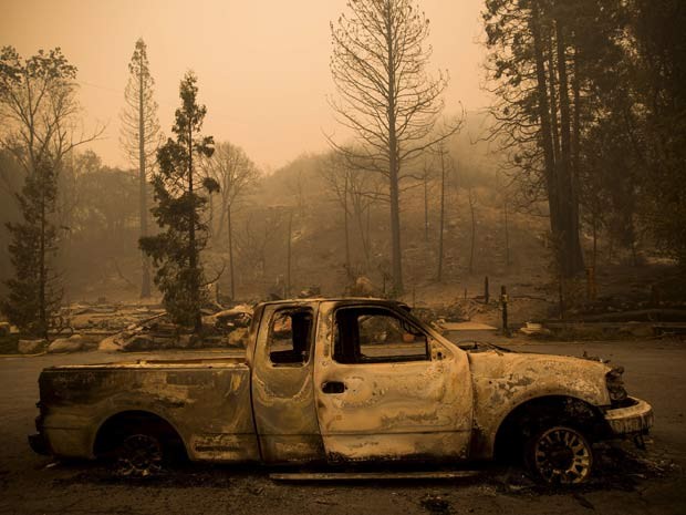 Caminhote do Parque Kings Canyon ficou danificada após incêndio florestal que atinge a costa da Califórnia, nos Estados Unidos (Foto: REUTERS/Max Whittaker)