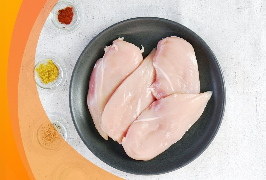 Lavar o frango cru pode originar infecções bacterianas