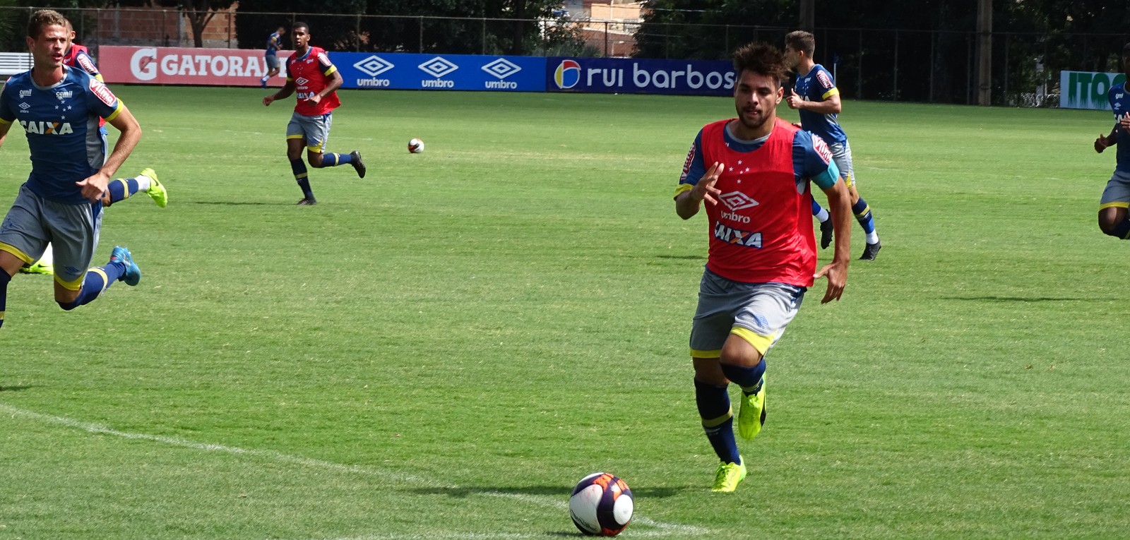 Cruzeiro se reapresenta e faz coletivo com time sub-20; Ezequiel segue fora das atividades com bola