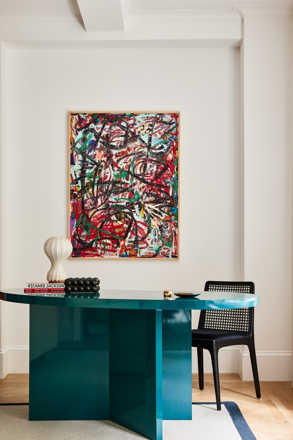 Em Nova York, apartamento exibe coleção de arte e décor elegante (Foto: Nicole Franzen)