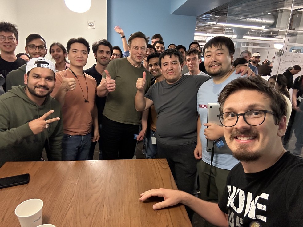 Elon Musk e equipe do Twitter em São Francisco, EUA — Foto: Reprodução/Twitter