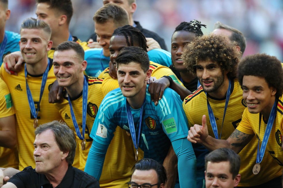 Courtois celebra com companheiros da Bélgica o terceiro lugar na Copa do Mundo (Foto: Catherine Ivill/Getty Images)