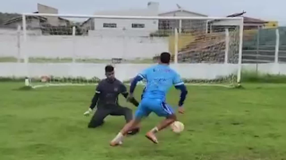 Renê, Lateral Do Internacional, Faz Golaço De Letra Em Treino Com Time ...