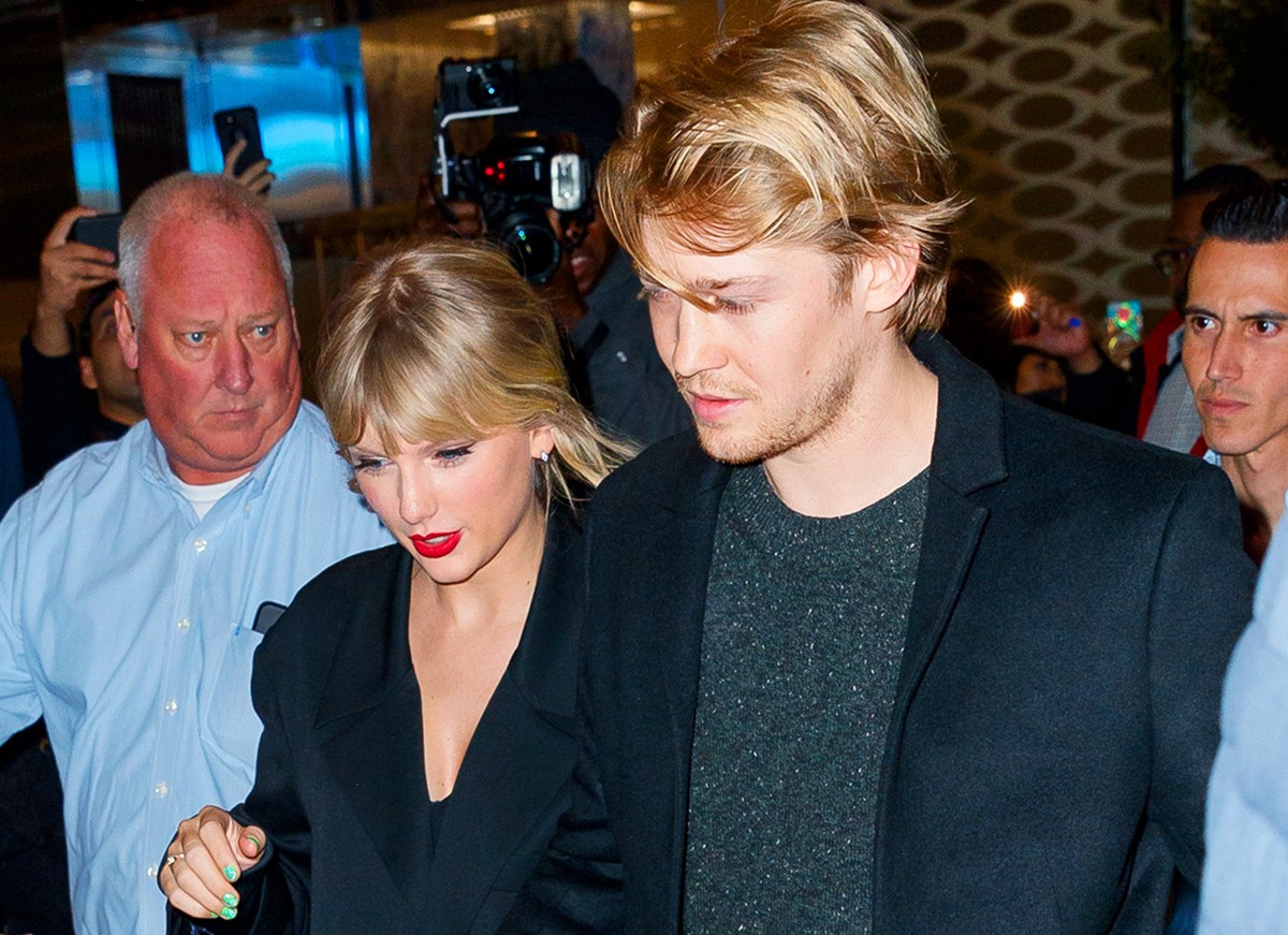Taylor Swift e o namorado estão morando juntos em Londres, em mansão de R$ 40 milhões