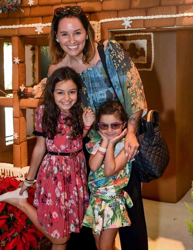 Mariana Belém com as filhas, Laura e Júlia (Foto: Reprodução/Instagram)