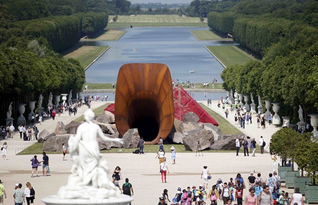 G1 - Artista britânico causa polêmica com escultura em forma de