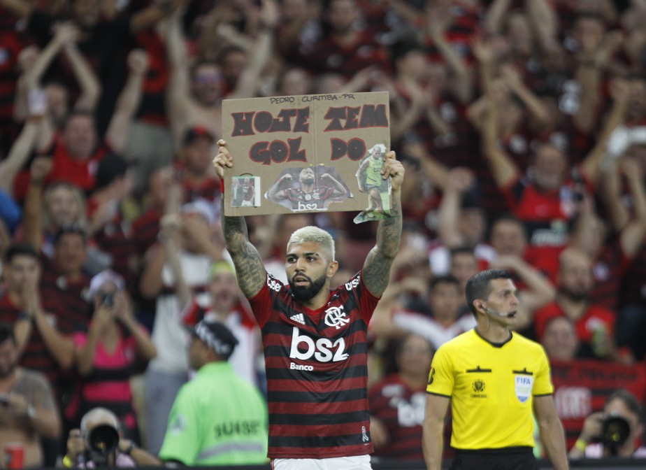 Cartaz de Gabigol e atraso na volta ao campo podem gerar punições a Flamengo e Jorge Jesus