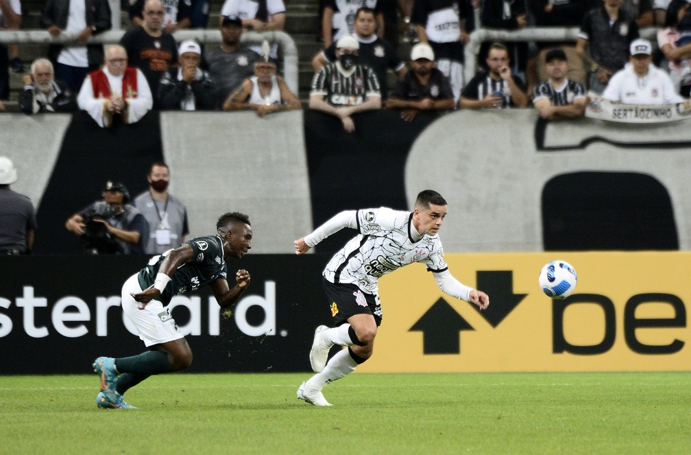 De volta, Fagner valoriza vitória do Corinthians na Libertadores e diz: 