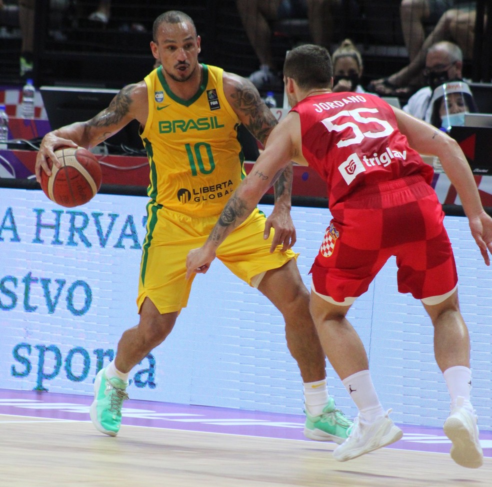 Alex Brasil x Croácia basquete Pré-Olímpico — Foto: Divulgação/CBB