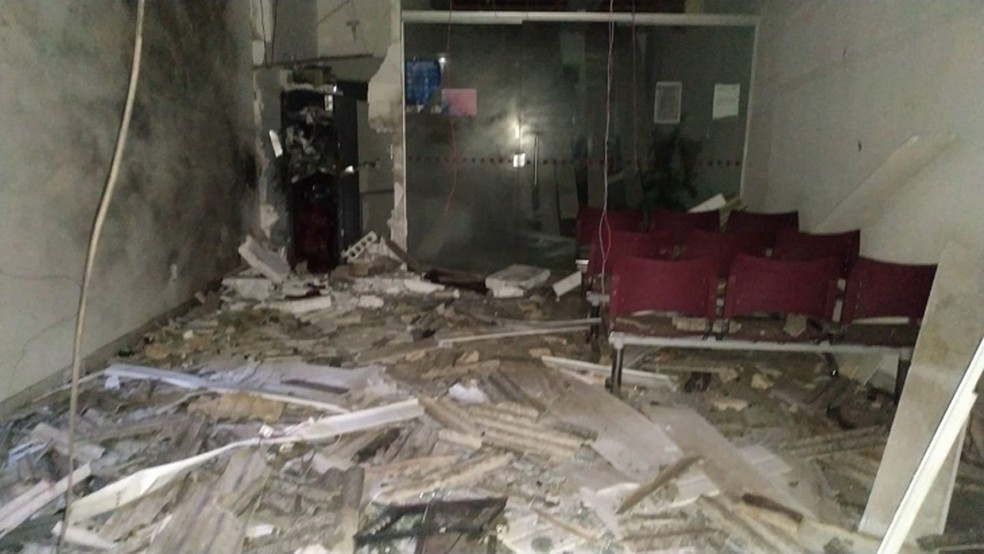 Explosão em posto de atendimento bancário em Terezinha — Foto: Internet/Reprodução