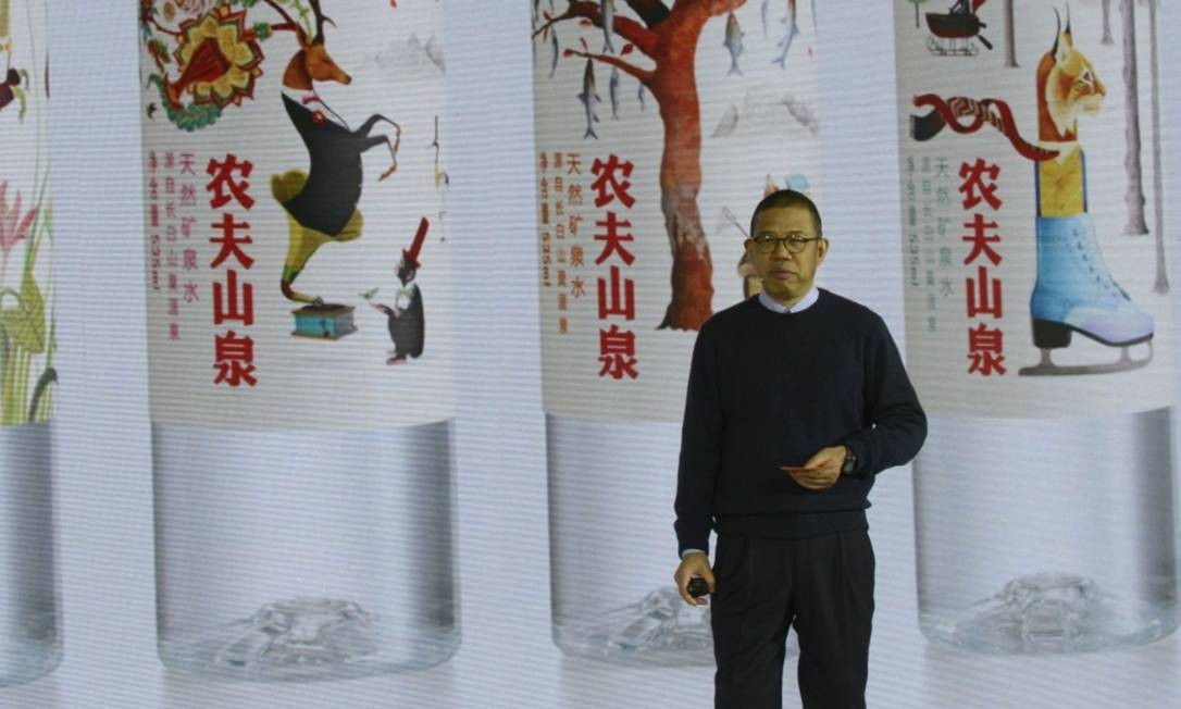 Zhong Shanshan, magnata da água mineral e homem  mais rico da China, é o 15º no ranking com fortuna de US$ 68 bi — Foto: Bloomberg