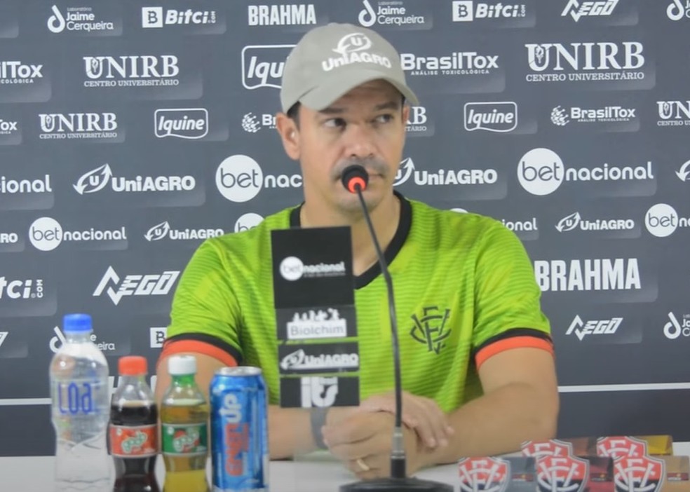 Dado Cavalcanti em entrevista coletiva — Foto: EC Vitória / Divulgação
