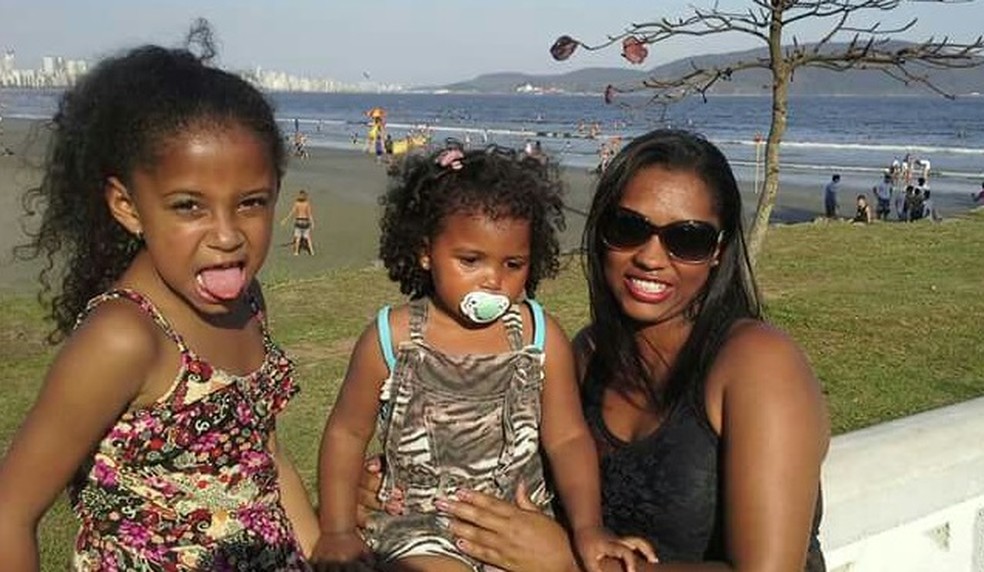 Thamiris e suas duas filhas foram assassinadas em SÃ£o Vicente, no litoral de SP. (Foto: Arquivo Pessoal)