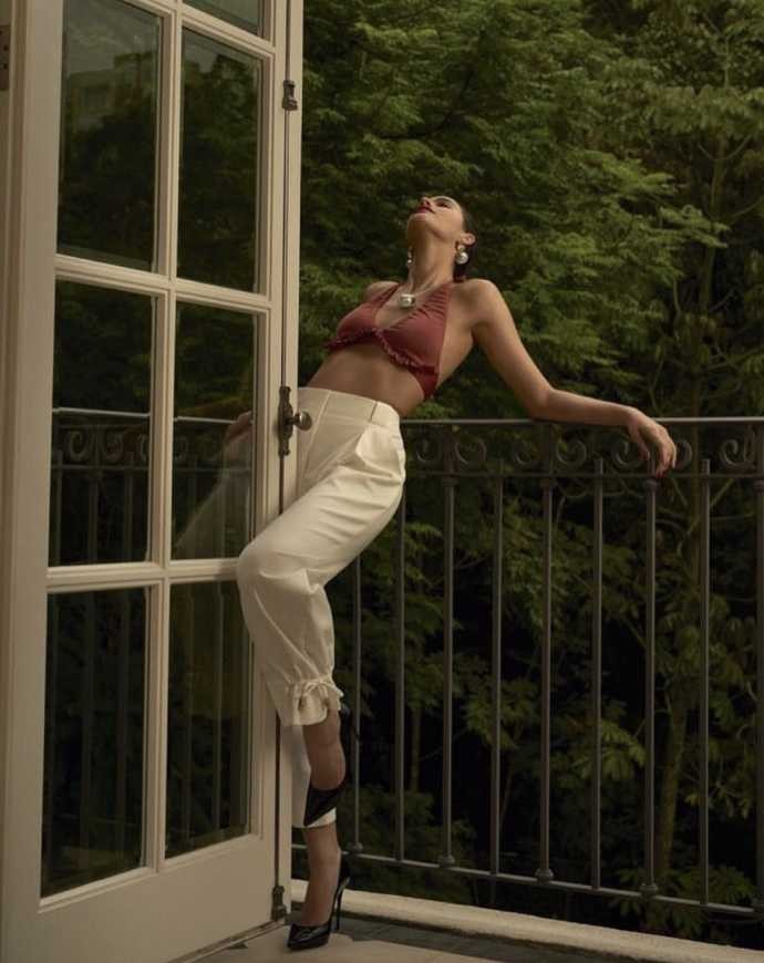Levar a parte de cima do biquíni para looks mais especiais é uma das receitas da atriz (Foto: Reprodução Instagram)