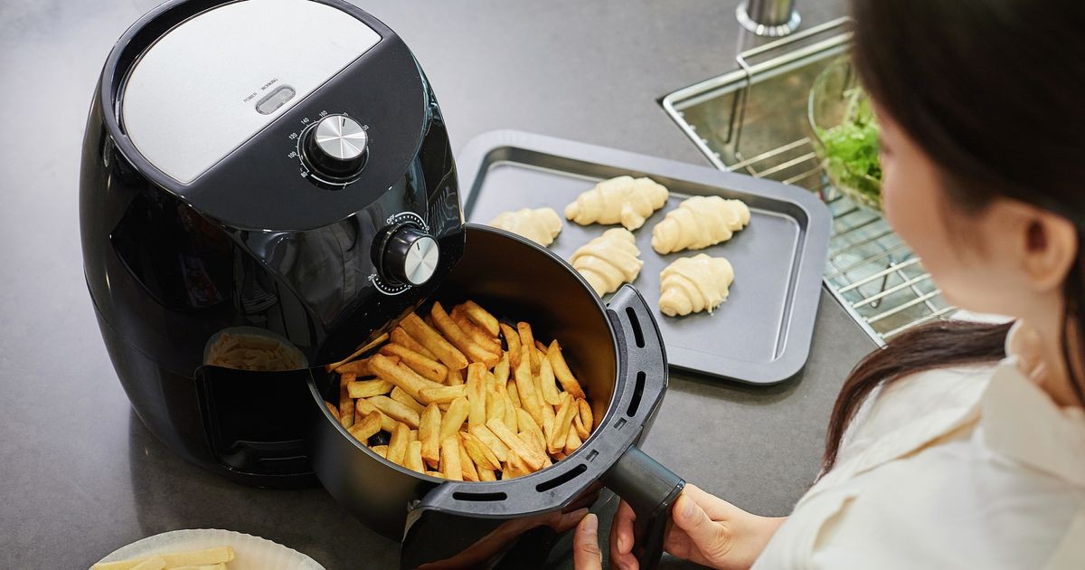 Como assar bolo na airfryer – Rápido e Prático