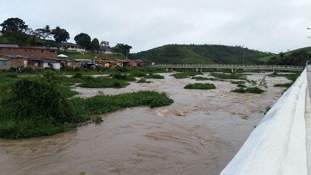 Nível do Rio Canhoto, em São José da Laje, subiu com as chuvas (Foto: Higo Fernandes/Arquivo pessoal)