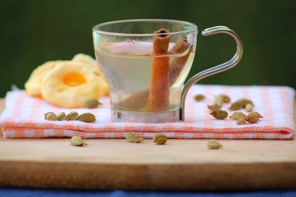 Chá de maça leva matcha e canela no modo de preparo (Foto: Divulgação)