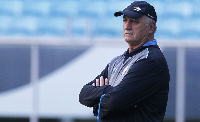 Paizão e negociador, Felipão supera futebol e encarna gestor no Grêmio