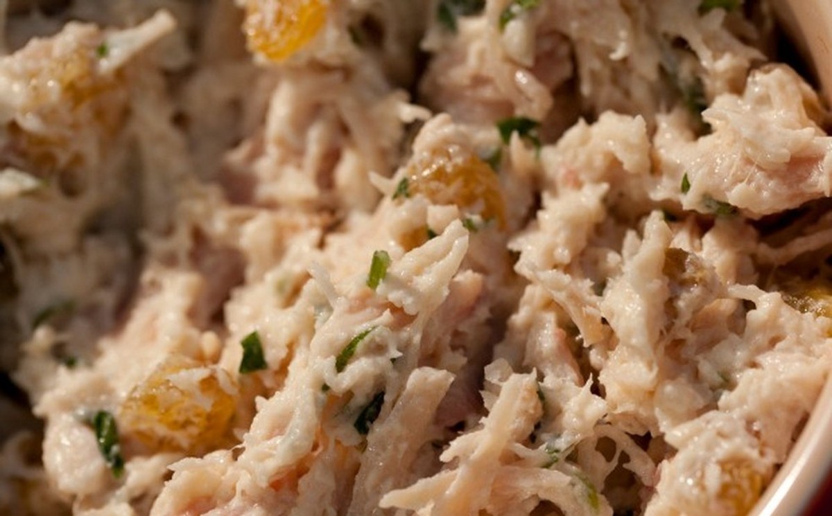 Aprenda a fazer pasta de frango defumado com maionese de wasabi