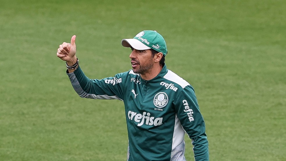 Abel Ferreira em treino do Palmeiras na Academia de Futebol — Foto: Cesar Greco 