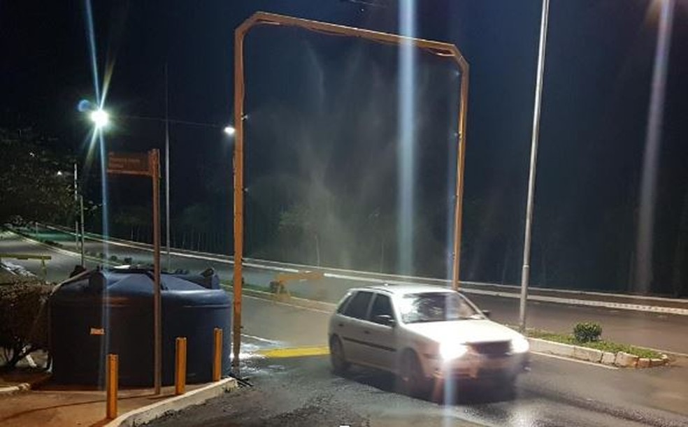 Desinfec&ccedil;&atilde;o de carros &eacute; feita com produto espec&iacute;fico em Ibir&aacute; &mdash; Foto: Arquivo Pessoal