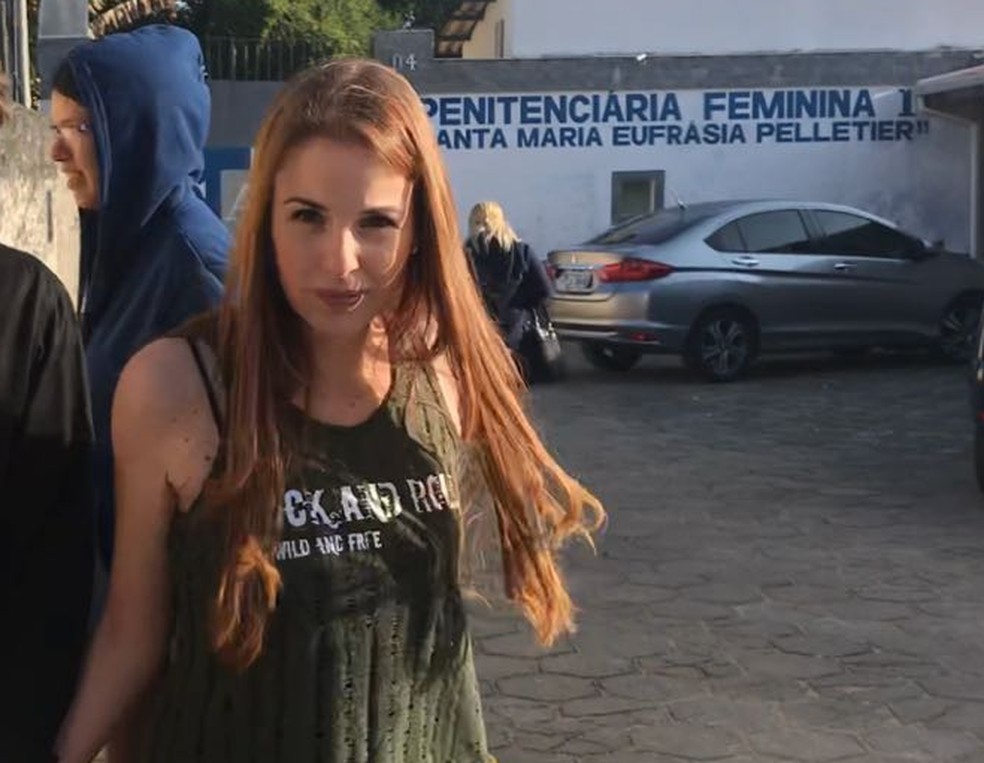Suzane von Richtofen durante saidinha da P1 em Tremembé em 2018 — Foto: Luara Leimig/TV Vanguarda