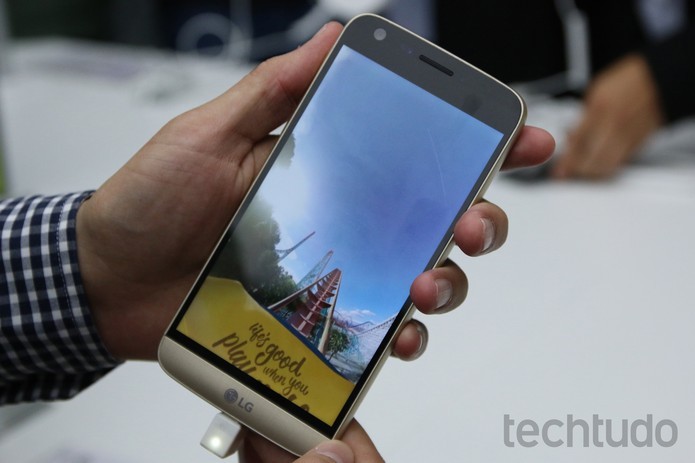 LG G5 é um dos primeiros smartphones compatíveis com Quick Charge 3.0 (Foto: Fabrício Vitorino/TechTudo) (Foto: LG G5 é um dos primeiros smartphones compatíveis com Quick Charge 3.0 (Foto: Fabrício Vitorino/TechTudo))