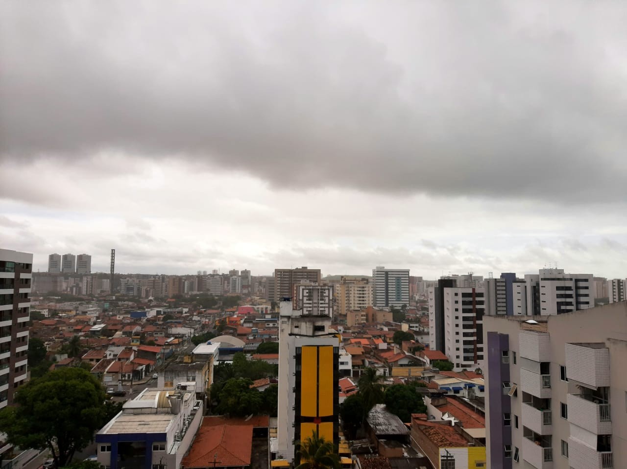 Previsão do tempo para o fim de semana em Alagoas é nebulosidade e possibilidade de chuva