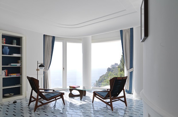Todas as suítes do hotel possuem vista para o Mar Tirreno (Foto: Enzo Rando / Divulgação)