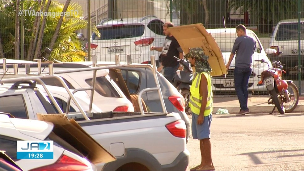 Ação de flanelinhas é considerada ilegal em Palmas — Foto: Reprodução/TV Anhanguera