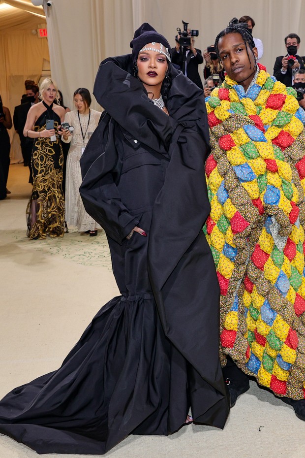 NEW YORK, NEW YORK - SEPTEMBER 13: Rihanna and A$AP Rocky attend The 2021 Met Gala Celebrating In America: A Lexicon Of Fashion at Metropolitan Museum of Art on September 13, 2021 in New York City. (Photo by Theo Wargo/Getty Images) (Foto: Getty Images)
