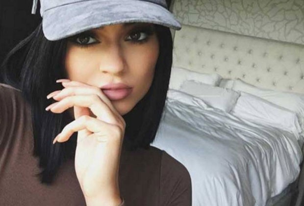 Kylie dita tendências com seu estilo de se vestir, sua maquiagem e unhas  (Foto: Reprodução/Instagram)