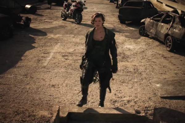 A atriz Milla Jovoivich no trailer de 'Resident Evil 6' (Foto: Reprodução)