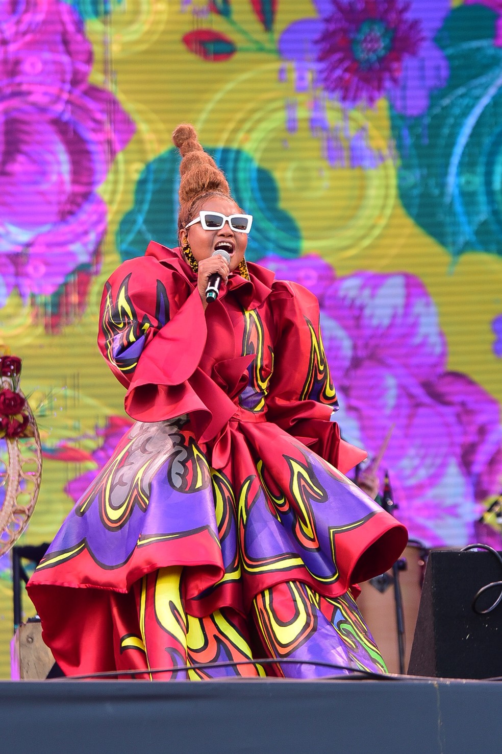 Dira Paes se joga em show do Palco Sunset em homenagem ao ...