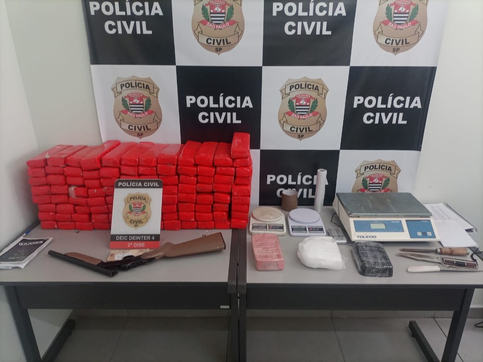 Droga e materiais apreendidos pela Polícia Civil — Foto: Polícia Civil/Divulgação