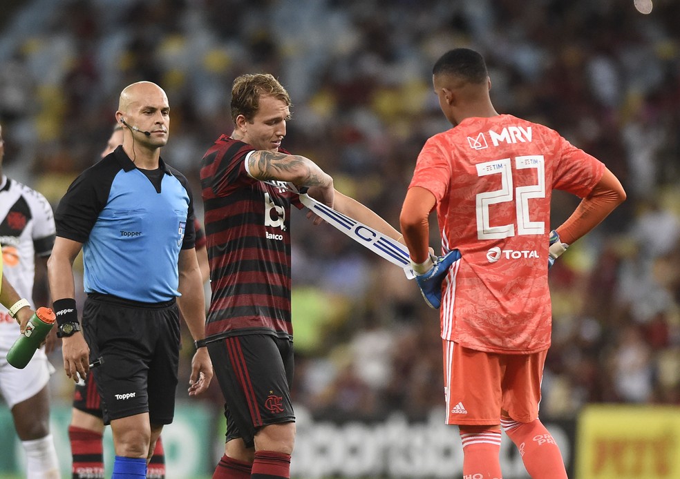 Dantas, capitão do time em três jogos — Foto: Andre Durão
