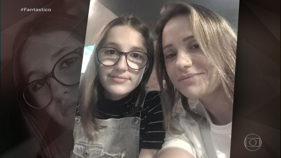 Patrícia Ramos e a filha, Isabele, morta com um tiro na cabeça, em Cuiabá — Foto: TV Globo
