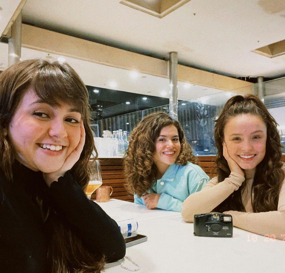 Klara, Maisa e Larissa aparecem juntas em foto — Foto: Reprodução/Instagram