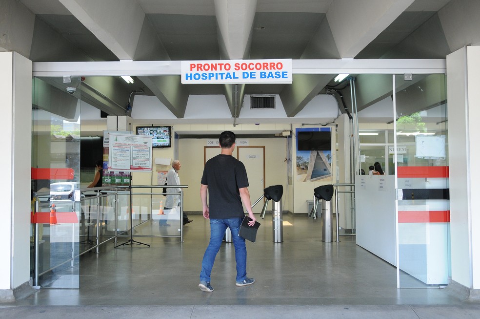 Entrada do pronto socorro no Hospital de Base do Distrito Federal (HBDF) — Foto: Pedro Ventura/Agência Brasília