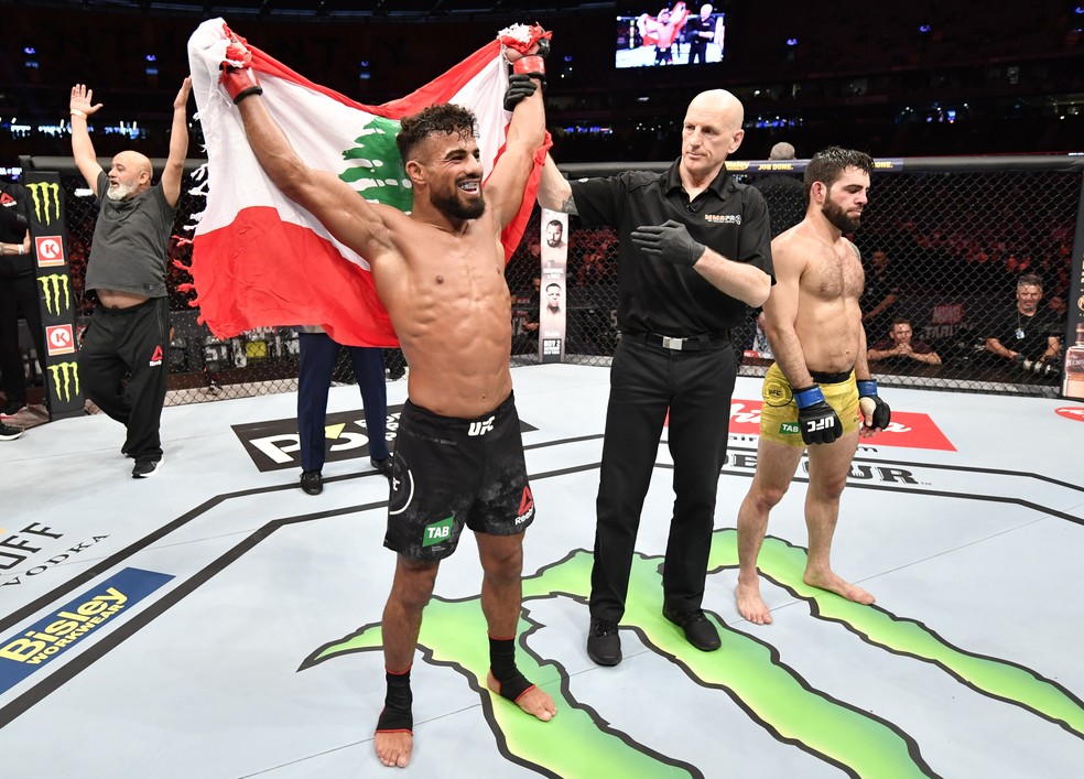 Khalid Taha festeja a vitória sobre Bruno Bulldoguinho no UFC 243 — Foto: Getty Images