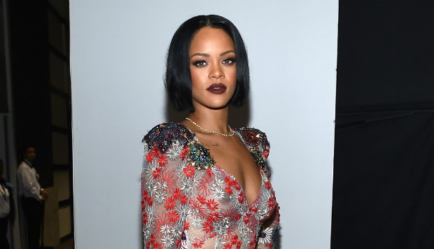 Rihanna dispensa sutiã em nova turnê  (Foto: Getty Images)