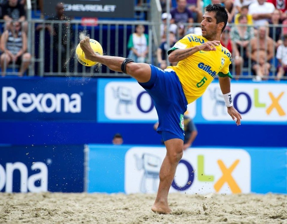 Jorginho em ação pela seleção: três vezes melhor do mundo — Foto: Divulgação/Beach Soccer Brasil