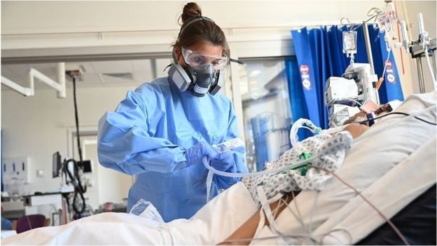 BBC - Nas UTIs, infecções pulmonares graves têm sido observadas, como esperado para uma doença para a covid-19 — mas não só nestes órgãos (Foto: Getty Images via BBC)