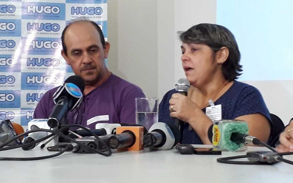 Pais de Isadora Morais, baleada em escola de Goiás (Foto: Vitor Santana/G1)